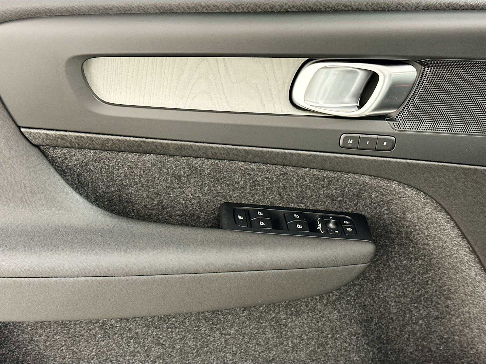 Certified 2025 Volvo XC40 B5 Core w/ Protection Package Premier image 16