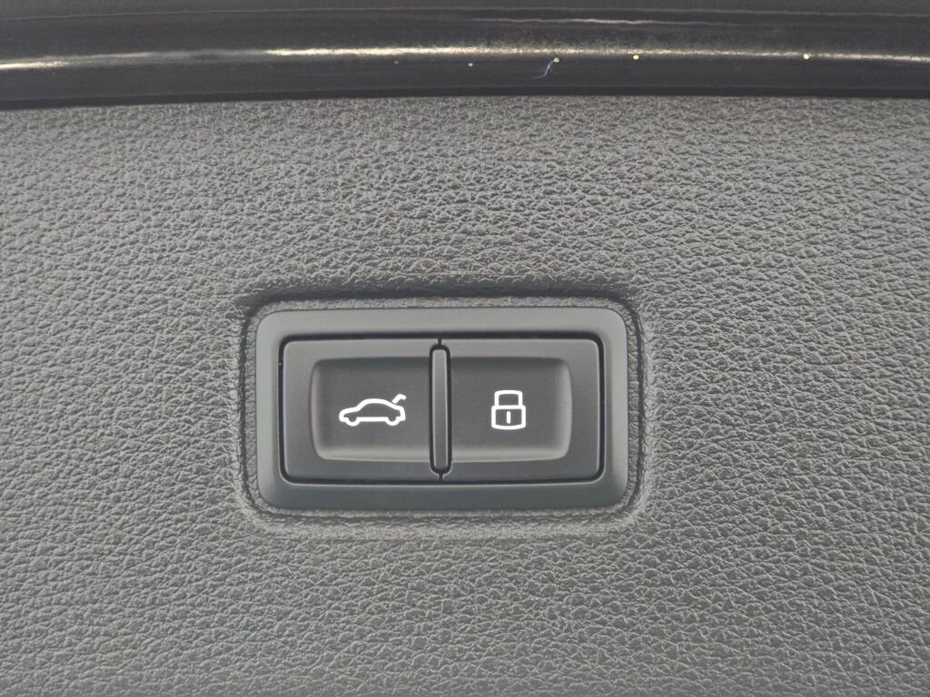 Certified 2025 Audi Q7 3.0T Premium Plus image 23