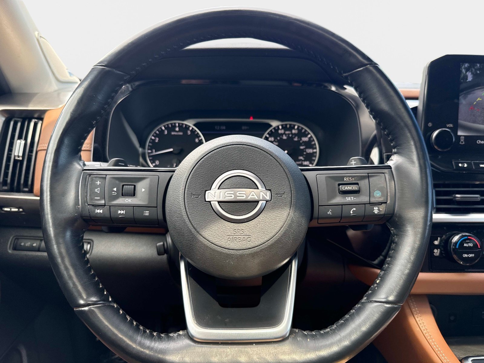 Used 2022 Nissan Pathfinder Platinum w/ Cargo Package AWD/4WD image 30