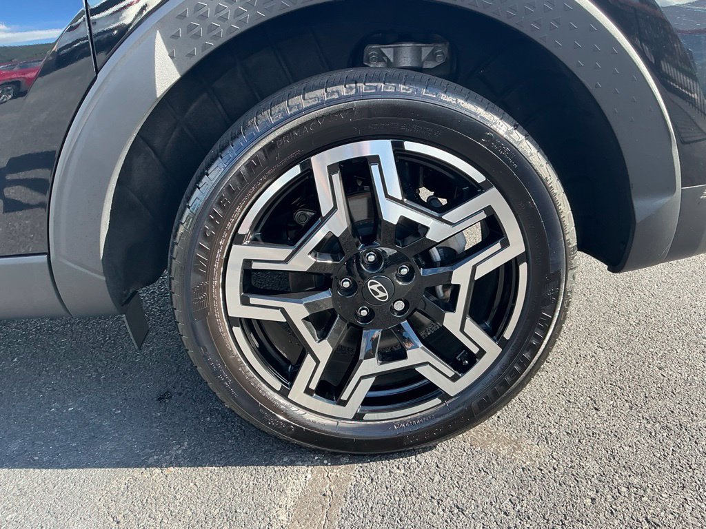 Certified 2025 Hyundai Santa Cruz Limited AWD/4WD image 11