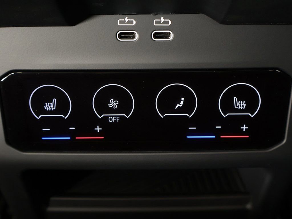 Used 2025 BMW M5 Touring image 45