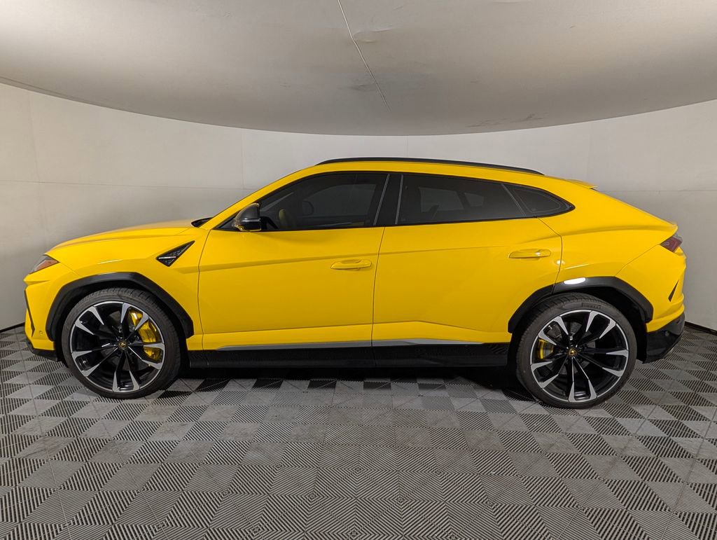 Used 2020 Lamborghini Urus AWD/4WD image 2