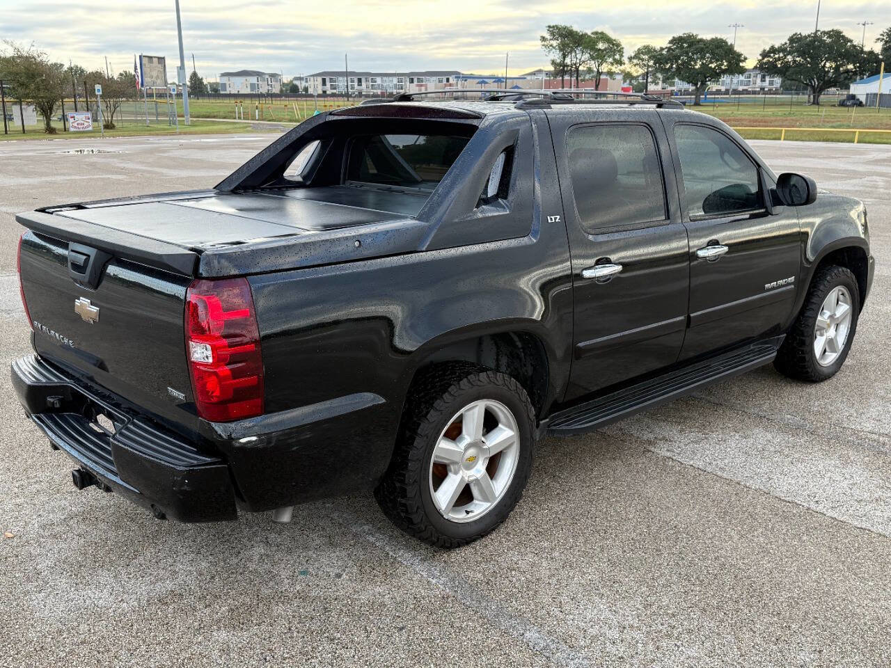 Used 2008 Chevrolet Avalanche LTZ w/ LTZ Preferred Equipment Group image 5