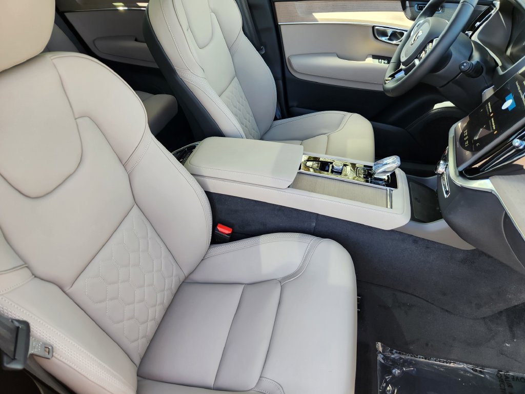 New 2026 Volvo XC90 T8 Plus w/ Protection Package Premier AWD/4WD image 5
