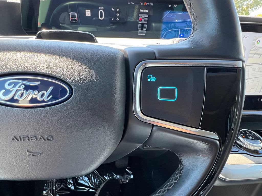 Used 2025 Ford Expedition Platinum w/ Driver's Package AWD/4WD image 31