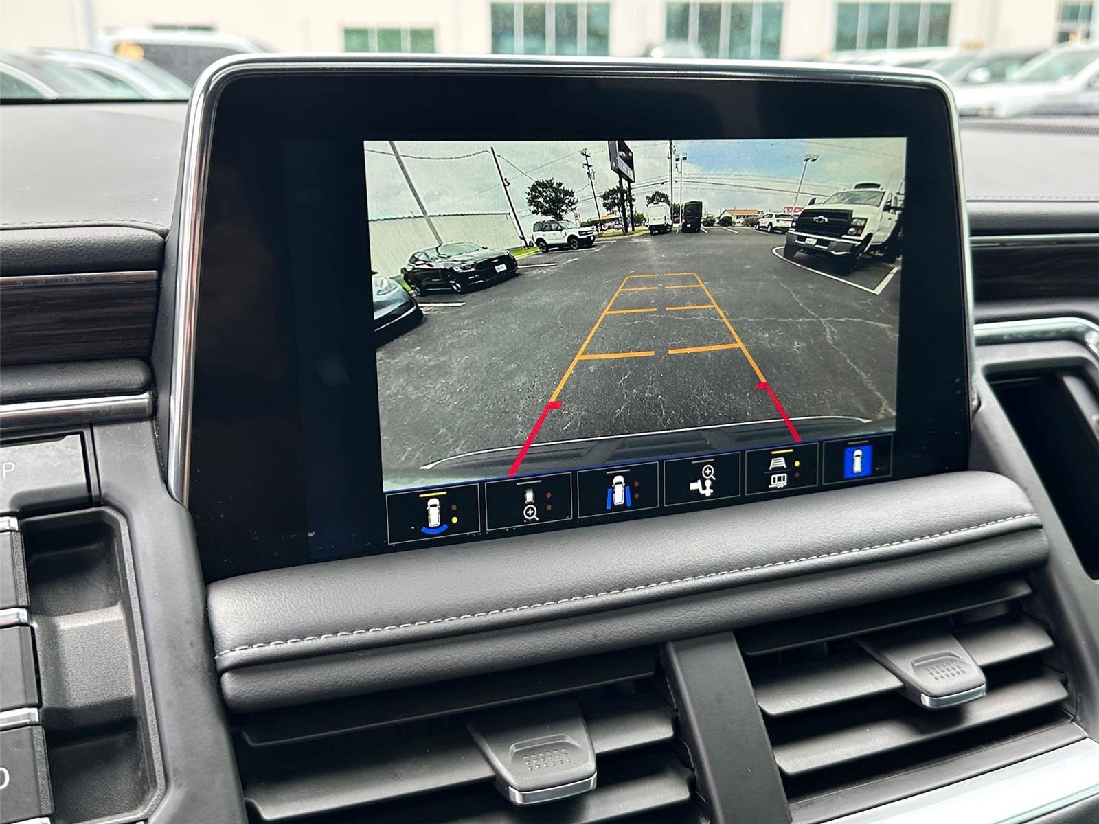 Used 2024 Chevrolet Tahoe Z71 w/ Luxury Package image 18