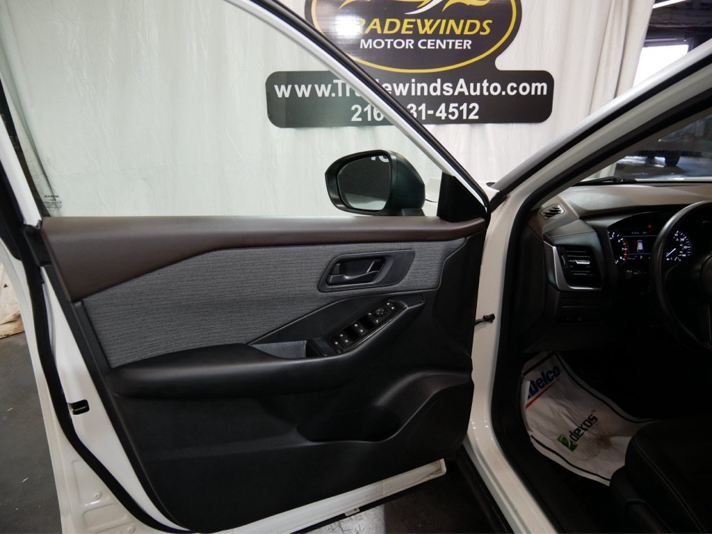 Used 2023 Nissan Rogue S AWD/4WD image 10