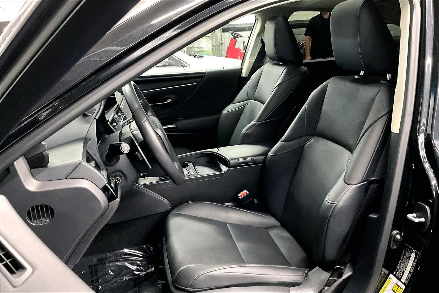 Used 2024 Lexus ES 300h w/ Premium Package FWD image 8