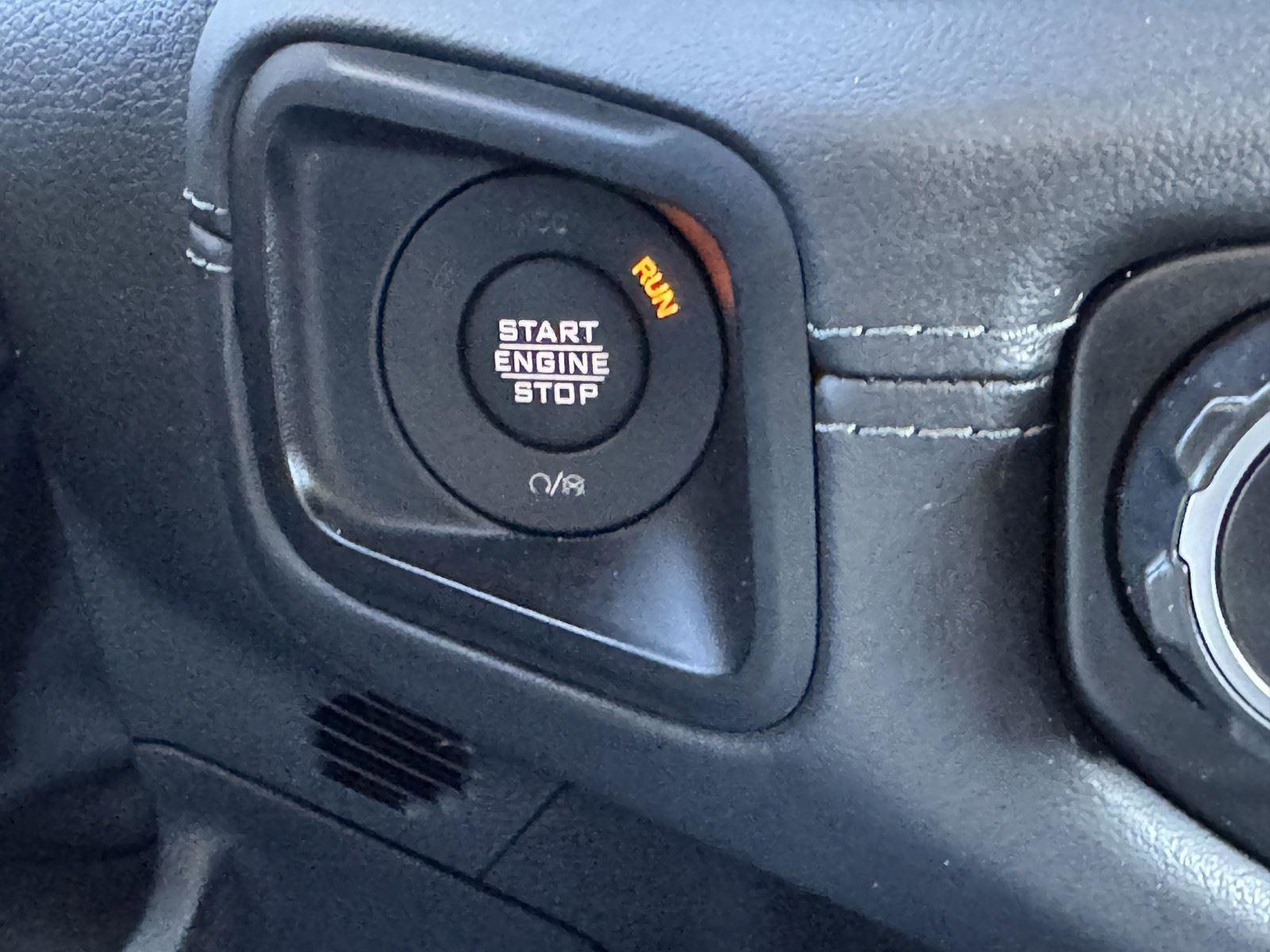 Certified 2025 Jeep Wrangler Sahara w/ Safety Group AWD/4WD image 18