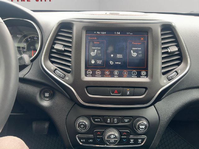 Used 2022 Jeep Cherokee Trailhawk w/ Sun, Sound & Nav Group AWD/4WD image 21