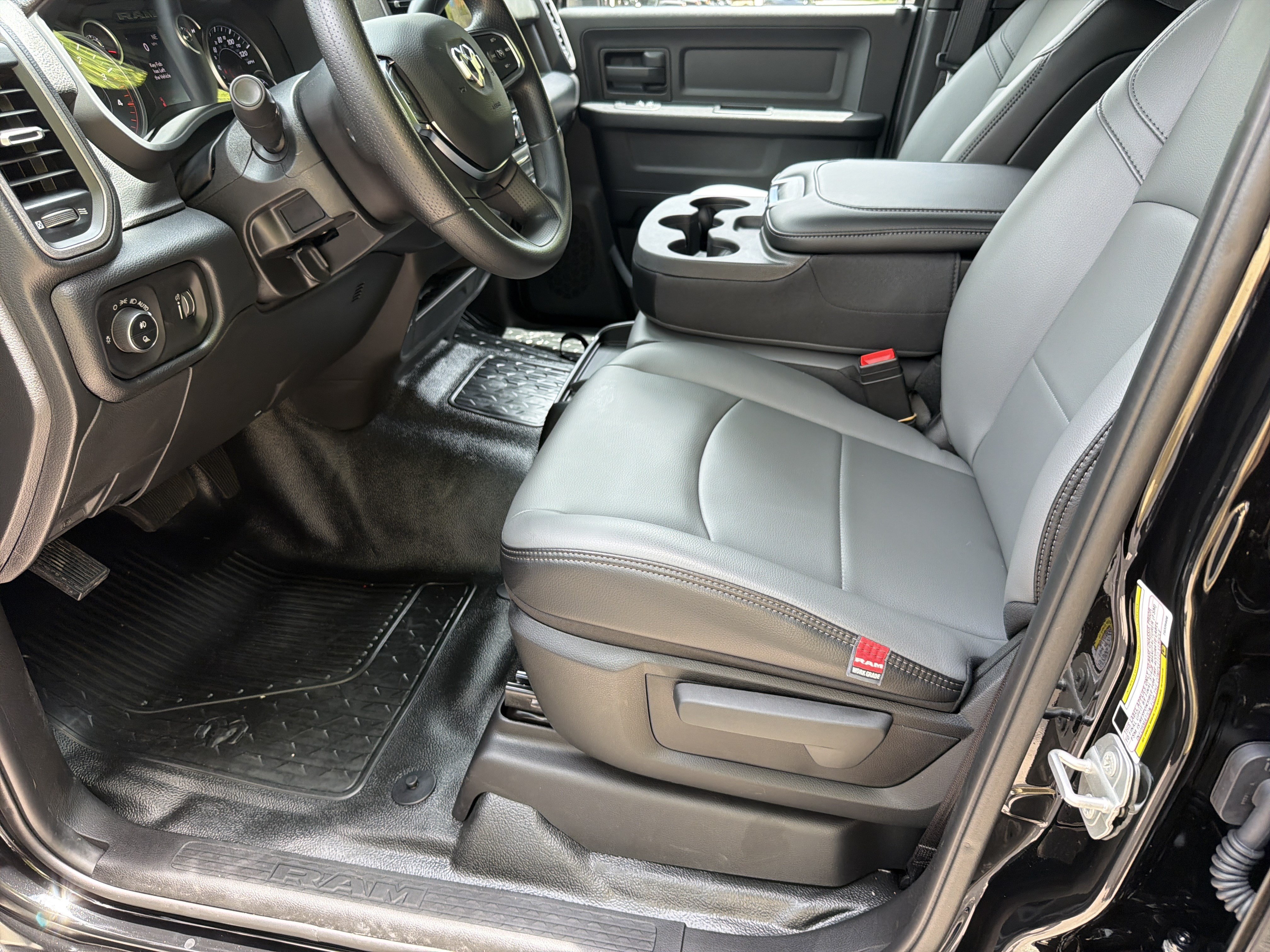 New 2026 RAM 3500 Tradesman AWD/4WD image 9