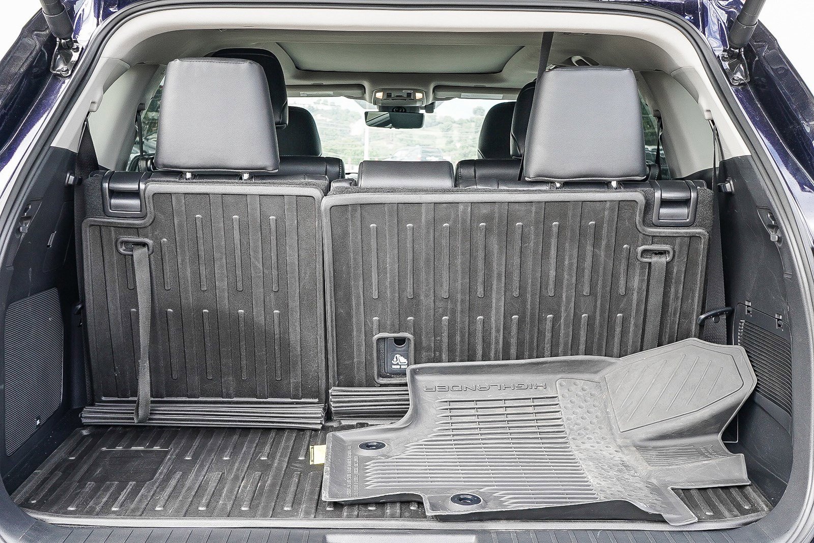 New 2025 Toyota Highlander Platinum image 13