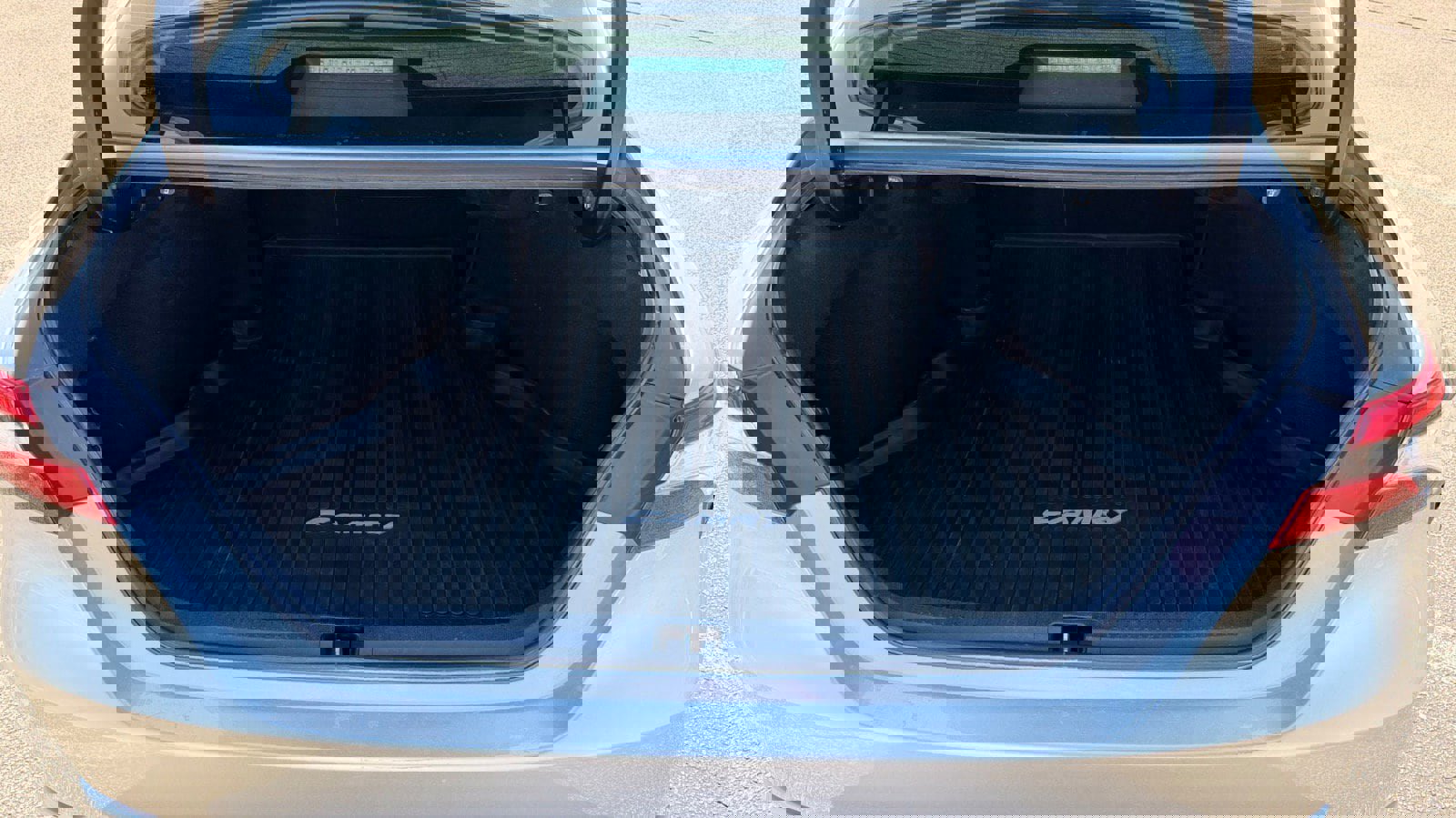 Used 2020 Toyota Camry SE image 6