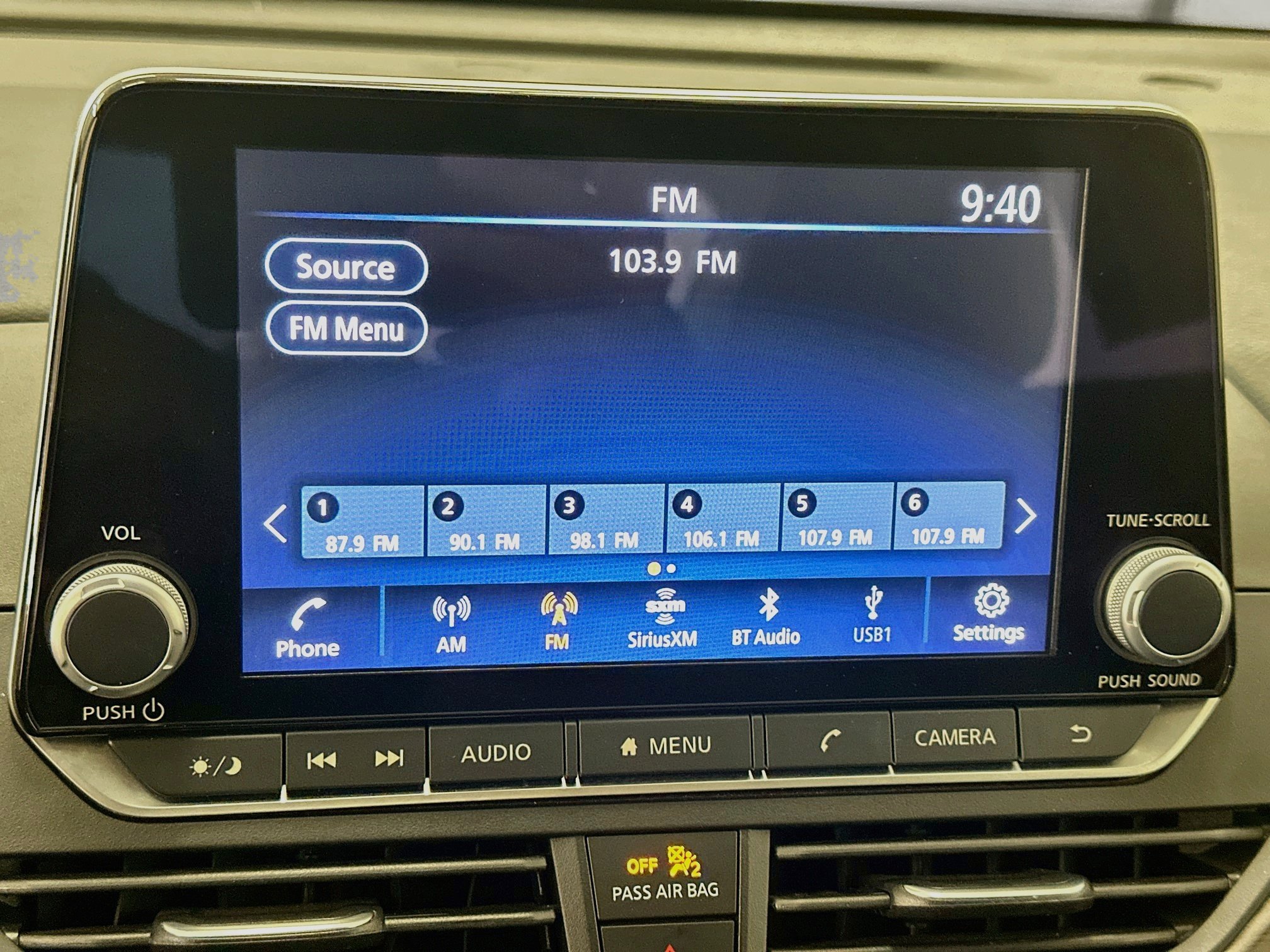 Used 2025 Nissan Altima 2.5 SV FWD image 21