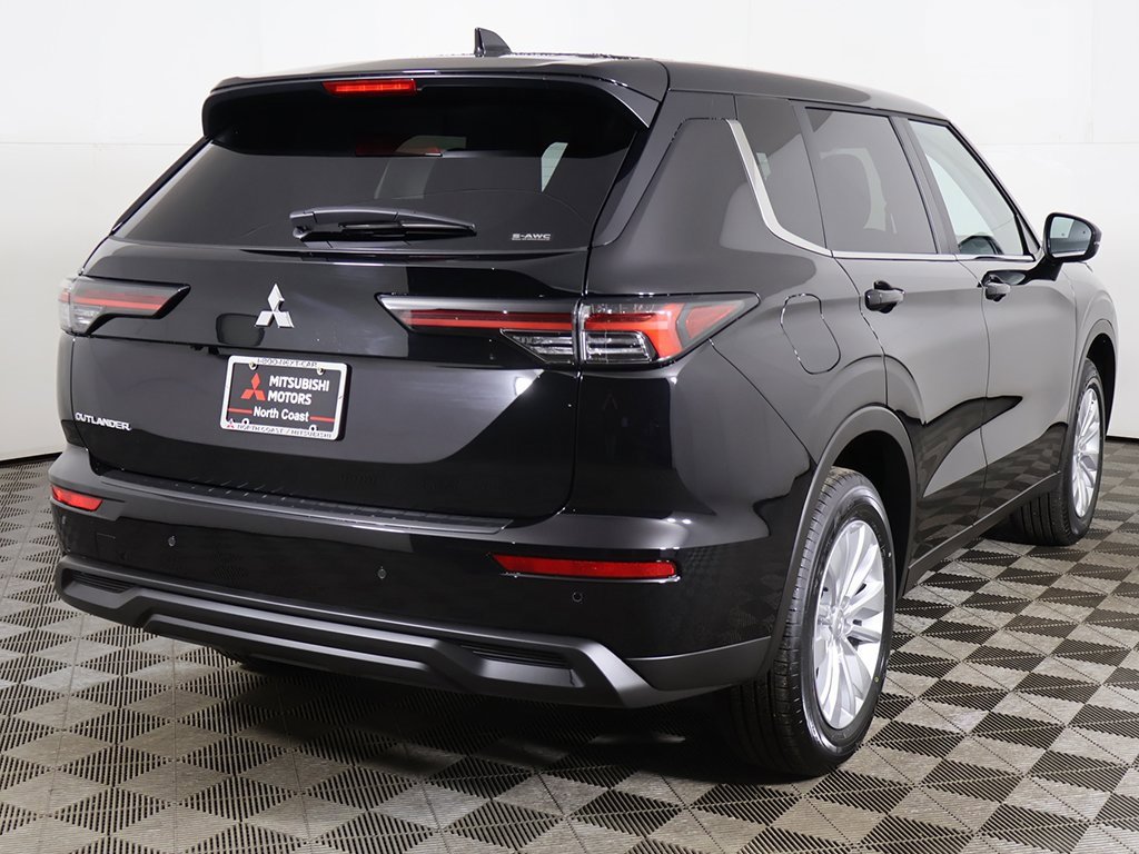 New 2026 Mitsubishi Outlander ES image 11