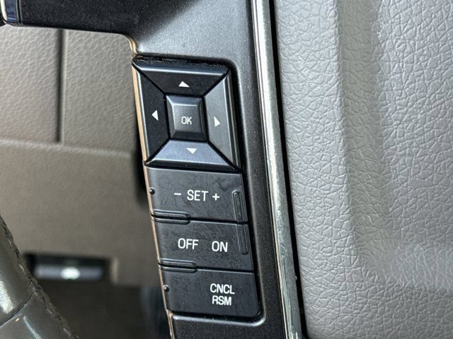 Used 2017 Lincoln Navigator Select RWD image 21