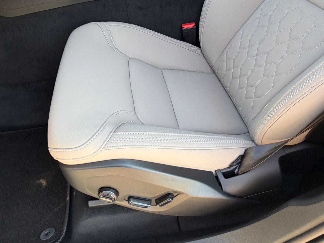 New 2027 Volvo XC60 B5 Plus AWD/4WD image 16
