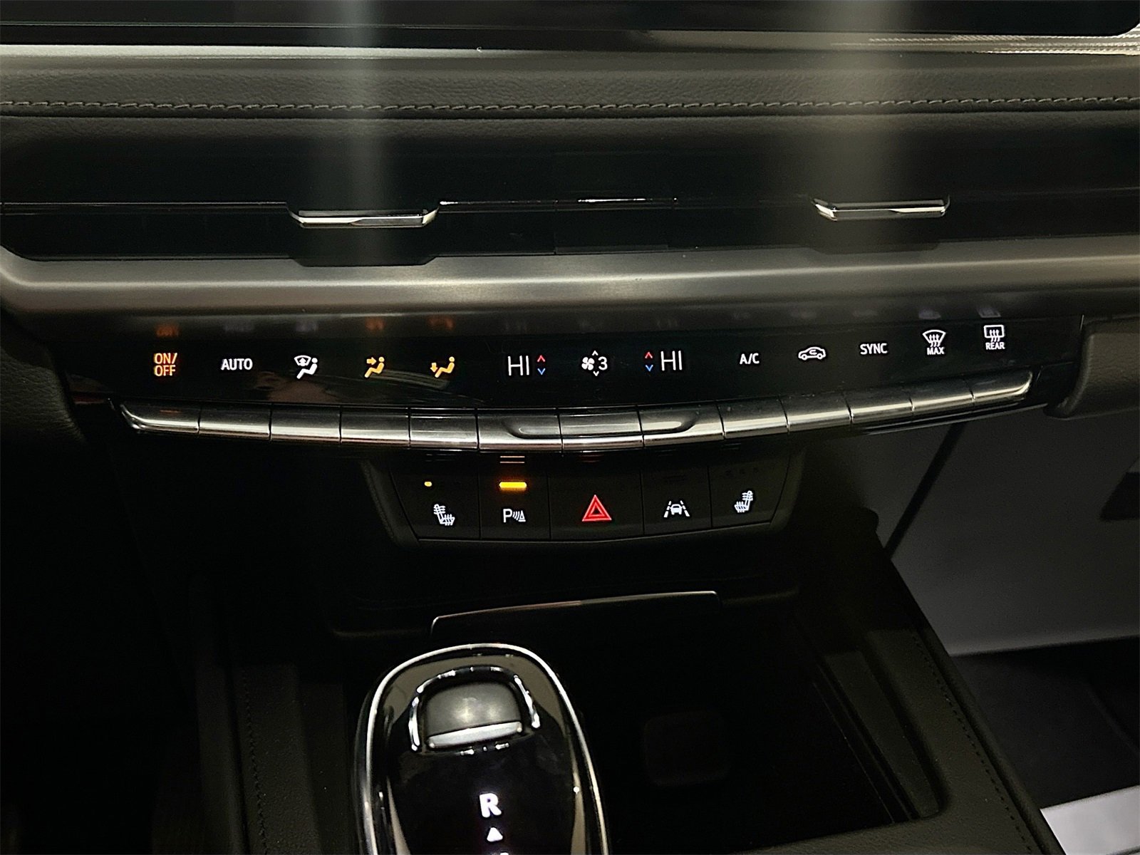 Used 2024 Cadillac XT4 Premium Luxury w/ Technology Package image 16