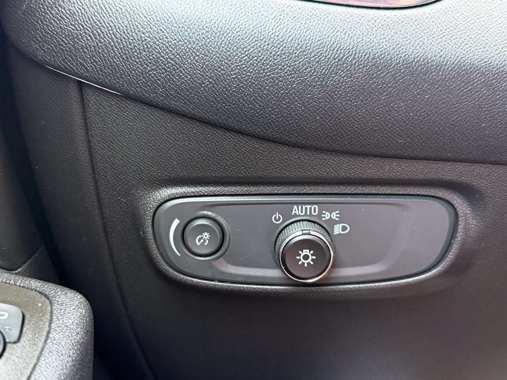 Used 2023 Chevrolet Equinox LT FWD image 27