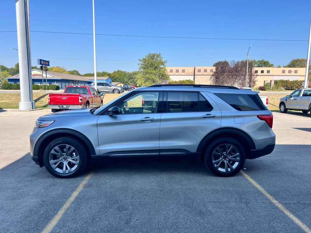 Used 2022 Ford Explorer XLT w/ Equipment Group 202A image 44