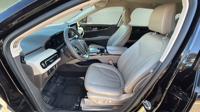 Used 2023 Lincoln Nautilus Standard w/ Premium Package image 18