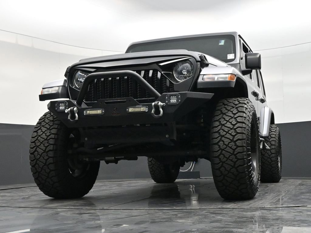 Used 2018 Jeep Wrangler Unlimited Sahara w/ Cold Weather Group image 27