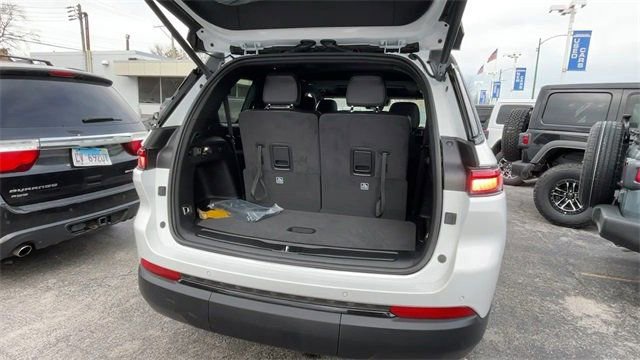 New 2025 Jeep Grand Cherokee L Altitude image 23