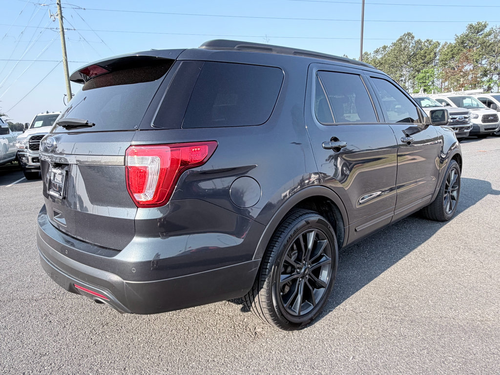 Used 2017 Ford Explorer XLT w/ Equipment Group 202A FWD image 7