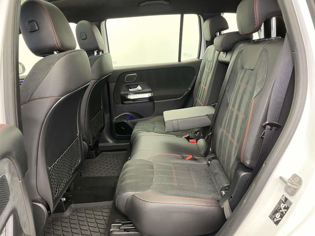 Used 2025 Mercedes-Benz GLB 35 AMG 4MATIC image 19