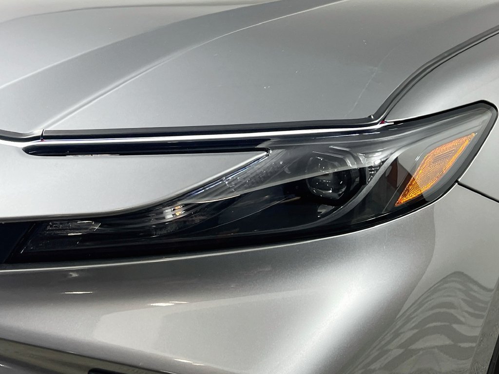 Used 2025 Toyota Camry SE FWD image 9