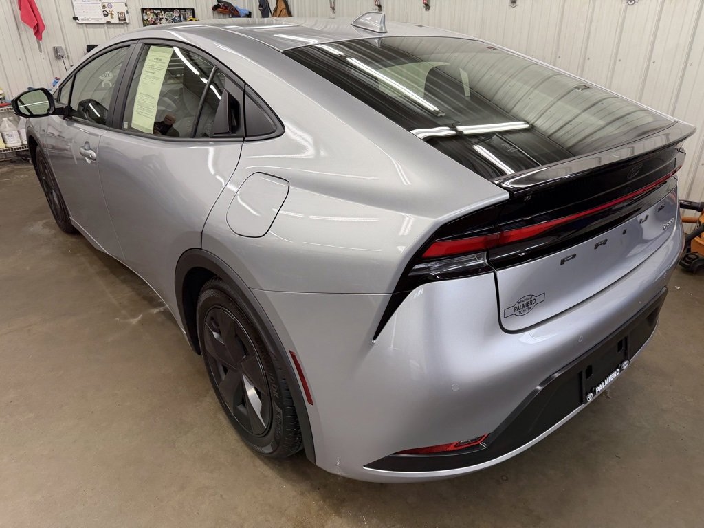 Used 2023 Toyota Prius LE image 3