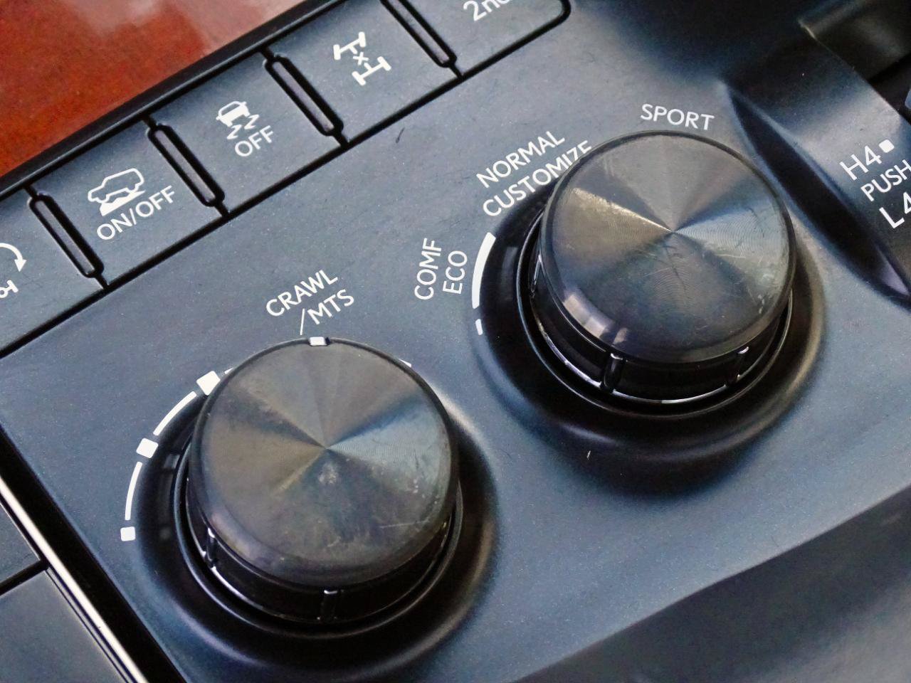 Used 2019 Lexus LX 570 4WD w/ Luxury Package image 44