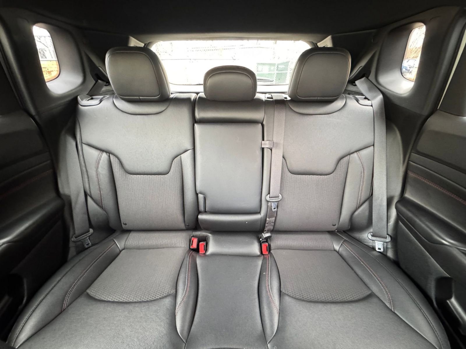 Used 2025 Jeep Compass Trailhawk image 37