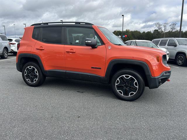 Used 2016 Jeep Renegade Trailhawk w/ Premium Trailhawk Package image 4