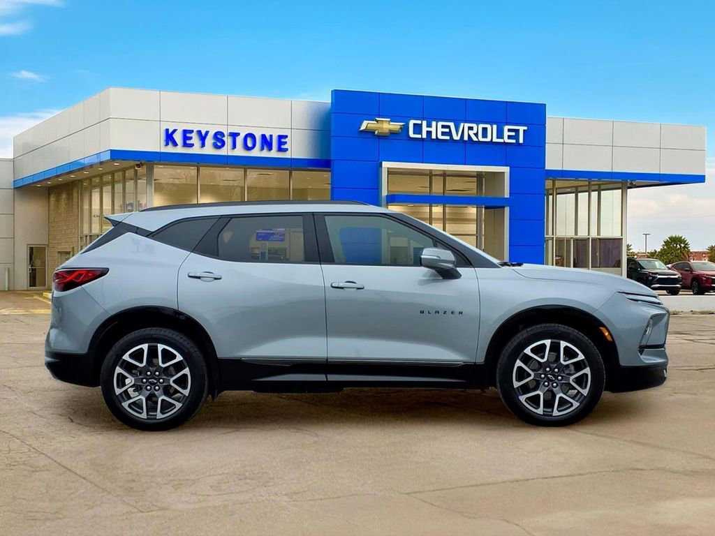 Used 2025 Chevrolet Blazer RS FWD image 8