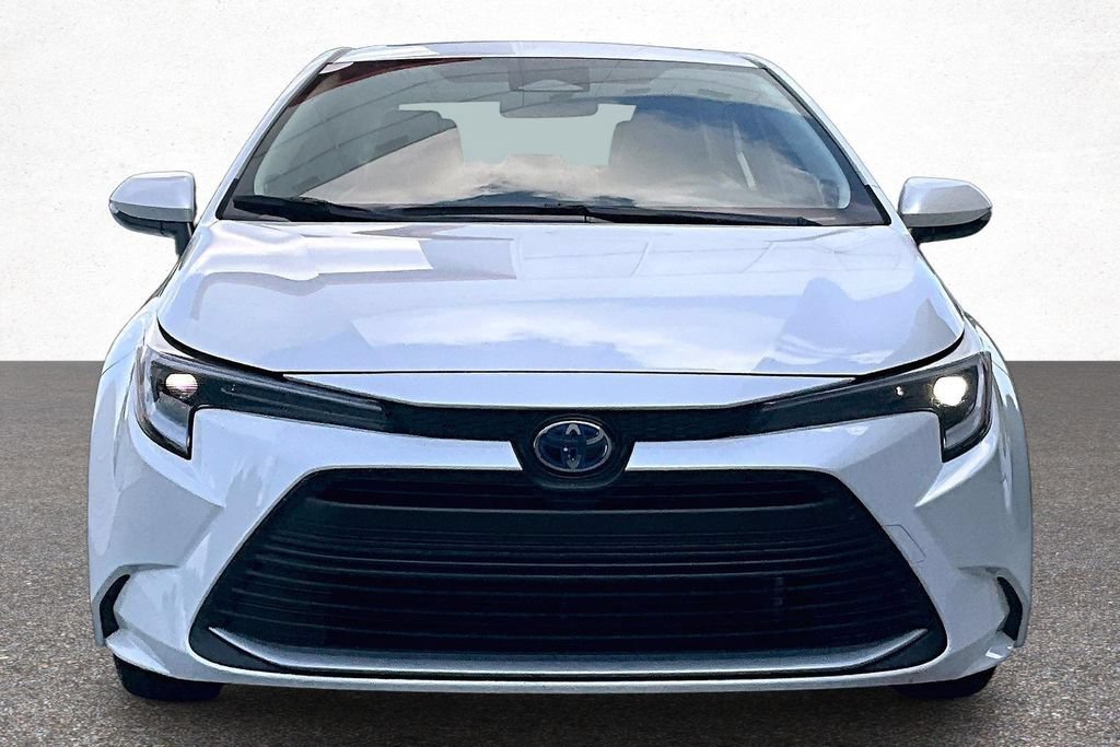 Certified 2025 Toyota Corolla XLE FWD image 4