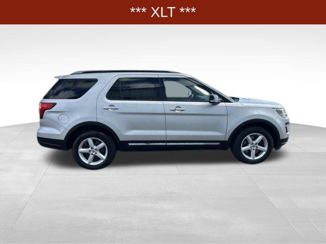 Used 2018 Ford Explorer XLT w/ Equipment Group 201A FWD image 8