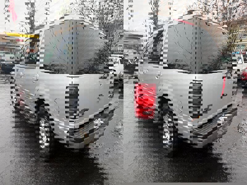 Used 2002 Ford Expedition XLT image 7