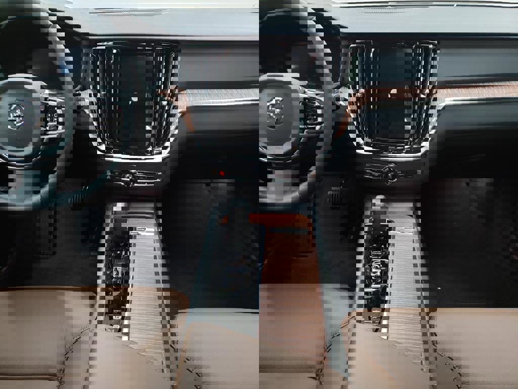 New 2026 Volvo V60 B5 Cross Country Plus w/ Protection Package Premier image 9