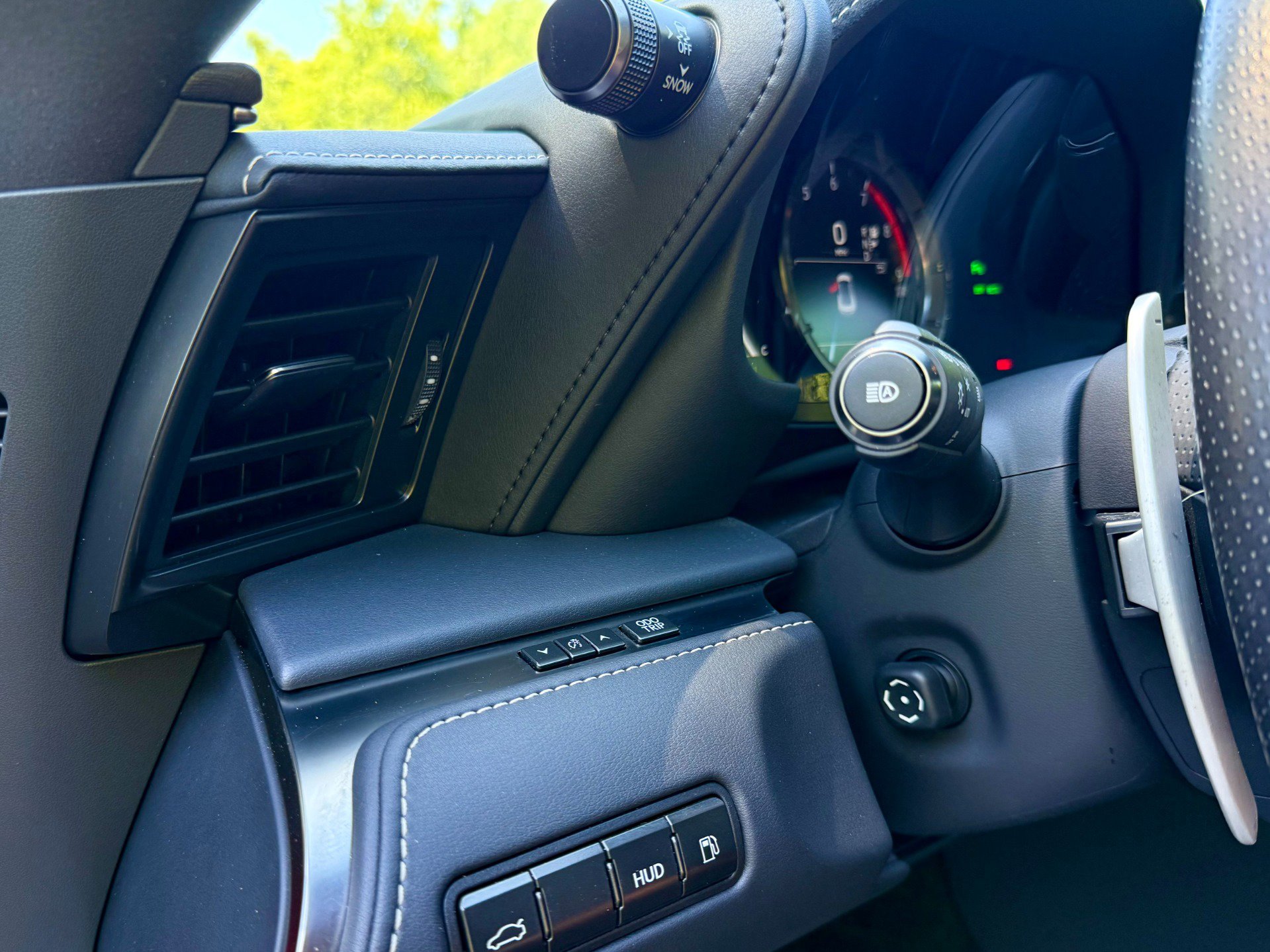 Used 2018 Lexus LC 500 Coupe w/ Sport Package RWD image 30