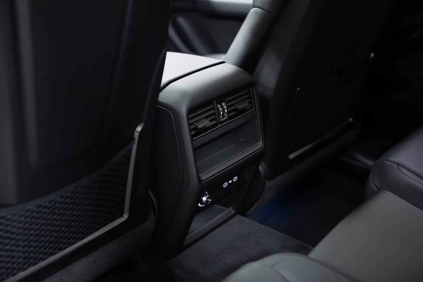 Certified 2026 Porsche Cayenne Coupe AWD/4WD image 35
