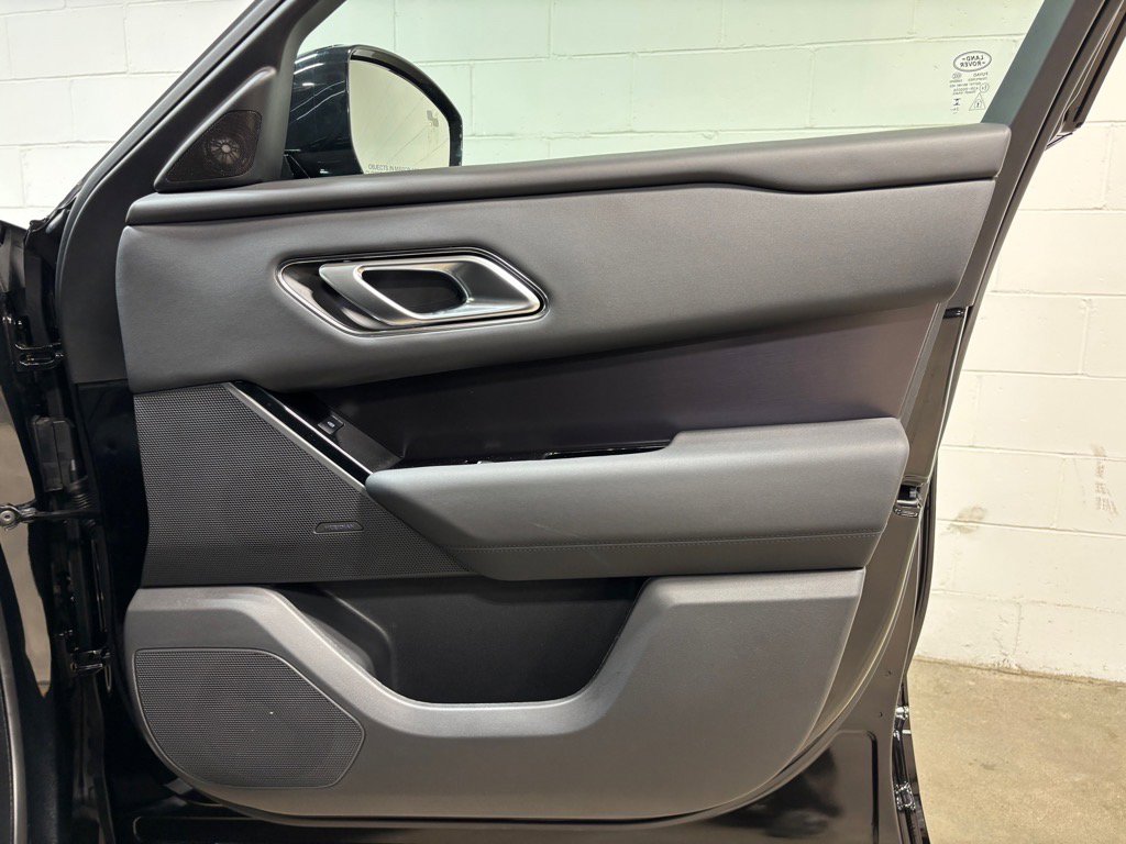 New 2026 Land Rover Range Rover Velar Dynamic SE image 33