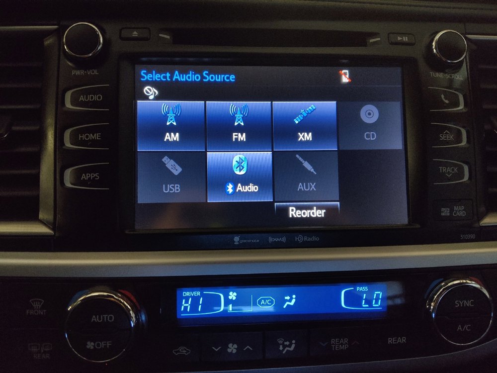 Used 2019 Toyota Highlander XLE FWD image 25