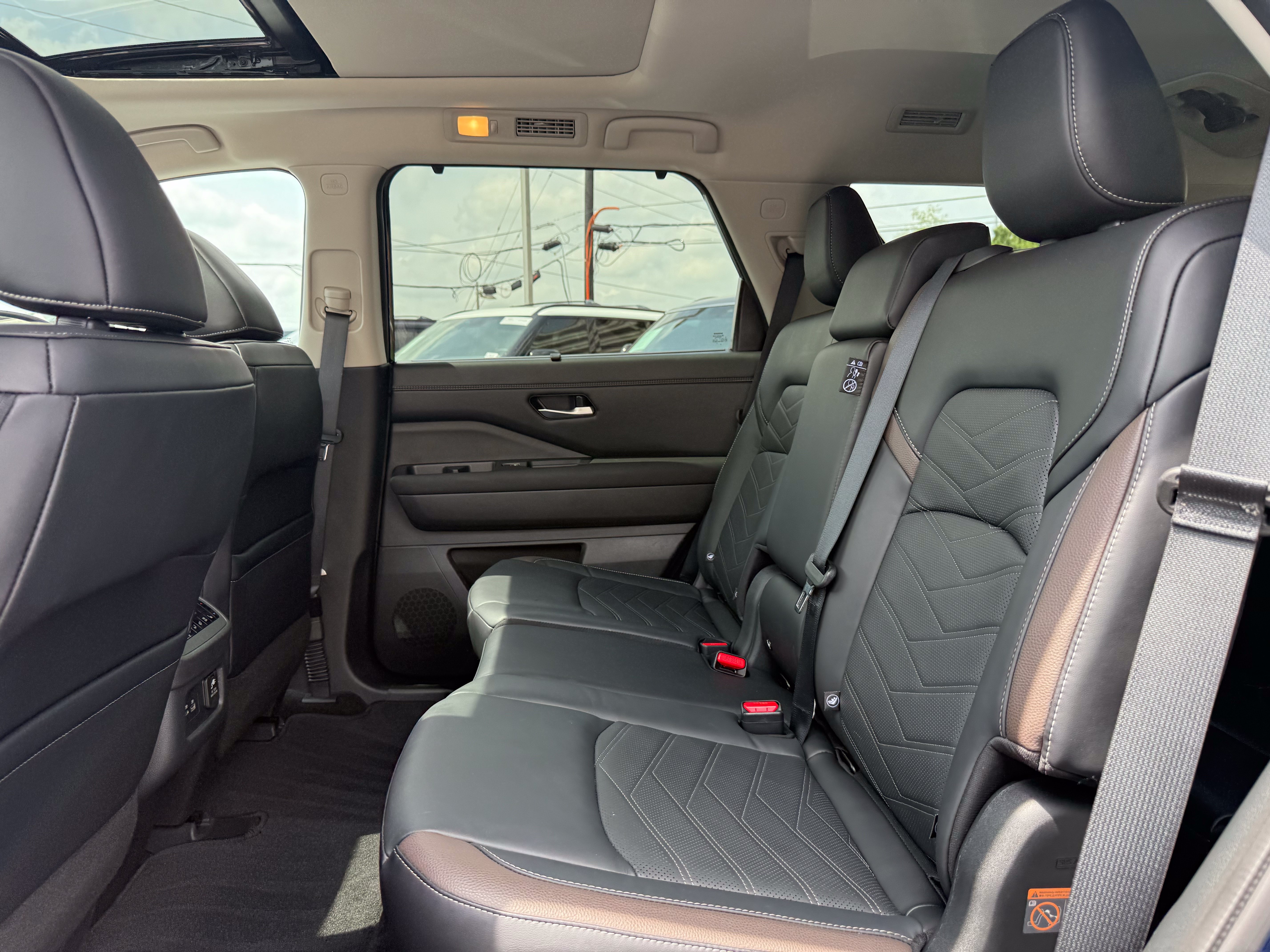 Used 2024 Nissan Pathfinder Platinum w/ Cargo Package FWD image 15