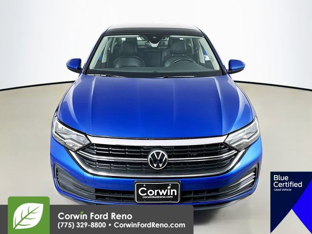 Used 2024 Volkswagen Jetta SE FWD image 2