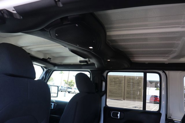 Used 2024 Jeep Wrangler Sahara image 27