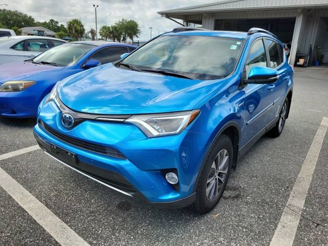 Used 2017 Toyota RAV4 XLE w/ Convenience Package AWD/4WD image 8