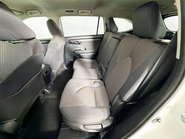 Used 2021 Toyota Highlander LE image 23