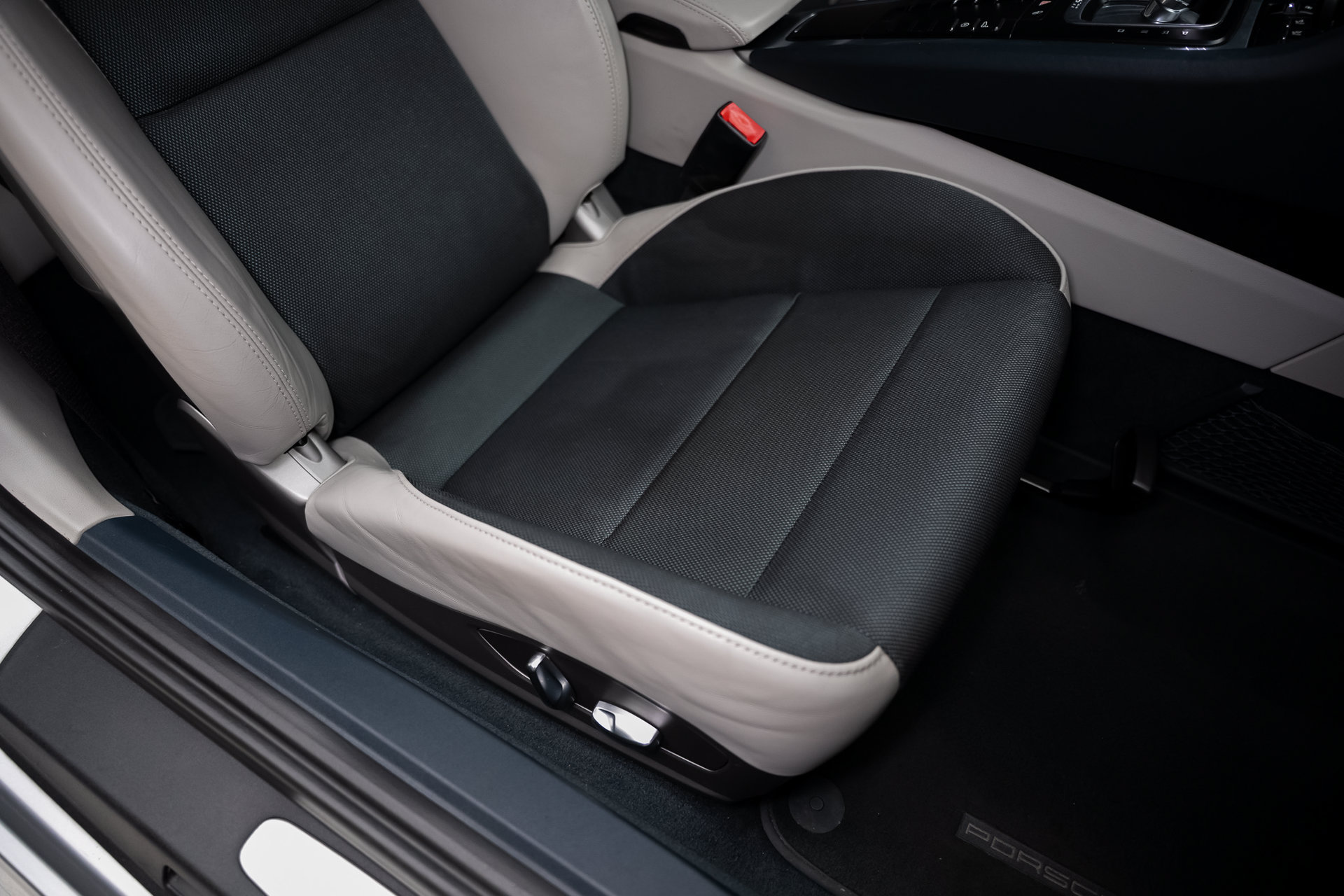 Used 2018 Porsche 911 Carrera RWD image 61