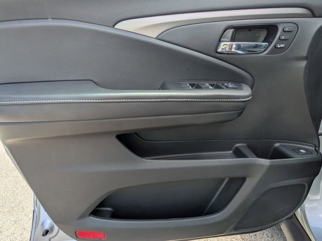 Used 2025 Honda Ridgeline RTL image 11